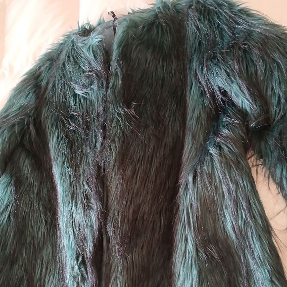 As new. Green & black long shaggy jacket 1 front clasp closure, lined - Picture 10 of 12